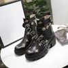 Nuevo diseñador de moda para mujer Botas de tobillo de suela gruesa Desert Martin Boot Bordado Diamantes Botas de lujo decorativas con tamaño de caja 35-41