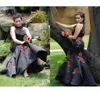 검은 꽃 신부 들러리 드레스 높은 목 슬리빙 바닥 길이 아플리케 해변 웨딩 게스트 가운 플러스 커스텀 제작 공식 OCN웨어