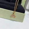 女性のためのプラチナカラーのダイヤモンド付きミニフラワーチャームスタッドイヤリングウェディングジュエリーギフトWeb129