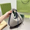 Bolsas de cosm￩ticos Casos Anexe bolsa de ombro Bolsas de bolsa de bolsa z￭per de couro com z￭per vermelho fita verde g gancho de gancho destac￡vel hardware de prata larga strap Silver