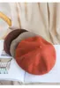 Berets Frauen Mädchen Winter Warm Faux Wolle Baskenmütze Französisch Künstler Beanie Hut Kappe Rot Schwarz Lila Rosa Orange Kawaii Flache top Kappen Wärmer