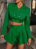 Kvinnor Tvåbitar byxor Glamaker Green 2 Piece Luft Office Ladies Crop Blazer and Ruffles Pleated Shorts Button Pocket Club Party Fashion Set 220902