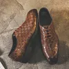 أحذية أوكسفورد رجال أحذية شخصية صلبة ملونة مربعة نمط بو دانتيل أزياء الأعمال الزفاف غير الرسمي يوميا AD129