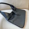 Nieuwste platte boodschappentas vrouwen grote handtassen schouder halve maan tassen crossbody croissant axillaire tas tas taine top laag echt leercapaciteit hoogwaardige draagtas