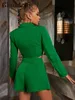 Kvinnor Tvåbitar byxor Glamaker Green 2 Piece Luft Office Ladies Crop Blazer and Ruffles Pleated Shorts Button Pocket Club Party Fashion Set 220902