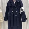B568 가을 여성 트렌치 코트 디자이너 럭셔리 여성 윈드 브레이커 바디 레터 인쇄 재킷 느슨한 벨트 코트 여성 캐주얼 긴 트렌치 코트