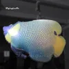 Simulierter großer hängender aufblasbarer tropischer Meeresfisch-Ballon mit LED-Licht für die Deckendekoration im Einkaufszentrum