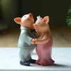 Decorative Objects Figurines Romantic Couple Pig Figurine Bride and Groom Wedding Gifts for Guests Aesthetic Room Decor Gifts for Valentine's Day T220902