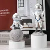 Figurines décoratives Fashion Creative Astronaute Figurines Résine Spacewoman Ornements Modern Home Room Enfants Décor de chambre à coucher