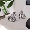 Estatuetas decorativas yuryfvna nórdica criativa estatuetas de animais cerâmica pintada à mão Zebra estátua sala de estar em casa decoração de acessórios para desktop presente