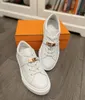 Designer män skor dag sneakers vit svart kalvskinn palladium plattformskor kelly spänne sport komfort commer coman promenad tränare