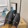 Pantofole da donna di marca di lusso Sandali da donna in pelle a mezza punta di alta qualità Sandali con stampa piatta con tacco