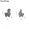 Dekorative Figuren YuryFvna Nordische kreative Tierfiguren Keramik handbemalte Zebra-Statue Wohnzimmer Heimdekoration Desktop-Zubehör Geschenk