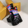 Botas cunhas plataforma motocicleta feminino de salto alto gótico joelho punk arco -íris booties fêmeas de renda zíper mujer botas 220811