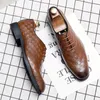 Brittiska skor loafers män broderi faux mocka runda huvudmetall spänne mode företag casual bröllop fest dagligen AD13 4B07