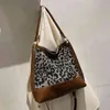 Messenger Bags Print Leopard One ombro Bolsa Crossbody Outono e inverno Novo estilo de tendência Bolsas de grande capacidade