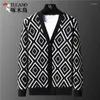 Herrtröjor stickade V-Neck Cardigan Men's 2022 Spring and Autumn Korean version Slim Trend Jacquard Casual tröjajacka