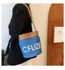 Bolsos Bolso tipo cubo con cordón para mujer, novedad de 2022, vaquero, un solo hombro, cinturón de cuerda con letras, bolso cruzado, monederos