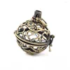 Pendentif Colliers Vintage rond souhait boîte de prière creux filigrane médaillon cage diffuseur d'huile essentielle bronze antique laiton brossé 32x25mm