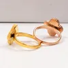Designer Designer Pierścienie Fashion Fourleaf Flowers Band Ring Shell Titanium Steel Miłośnicy pierścienia biżuteria 5322567