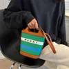 Bolsas 2023 Novo palha tecido Mani Canvas Pintura colorida Splicing PU Sling ombro único diagonal Straddle Portable Basket Bag Bolsa de praia