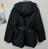 Kort återanlon nedjacka för kvinnor Winter Coat Designer Lapel Collar Puffer215D