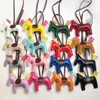Tasarımcı Keychains Kadınlar 33 Renk Moda At Hayvan Anahtar Yüzük PU Deri Karikatür Dekoratif Çanta Anahtarlık Sevimli Araba Anahtarları Toptan