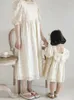 Robes d'été pour filles, vêtements Parent-enfant, mignon, fleur coupée en trois dimensions, avec nœud doux, manches bouffantes