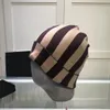 2022 مصمم أزياء بيني للمرأة Casquette Cashmere Mens Beanies دافئة فاخرة البيسبول الرياضية قبعات جمجمة تجهيز قبعة كلاسيكية غطاء محرك السيارة