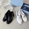 최신 삼각형 로고 로고 로퍼 샌들 플랫폼 하이힐 신발 검은 색과 흰색 가죽 신발