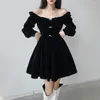 Casual Kleider Retro Französisch Gericht Stil Elegante Sexy Samt A-Line Kleid Frauen Lange Puff Ärmel Quadrat Kragen Solide Mini party Outfit