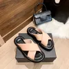 디자이너 크로스 뱀프 슬리퍼 럭셔리 여성 평평한 바닥 샌들 단색 가죽 홈 레저 슬리퍼 야외 해변 신발 고품질