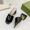 Designer högklackade tofflor för kvinnor Läder Metallspänne Sexig sommar Chunky Heel Sandaler 7,5 cm med låda 35-43