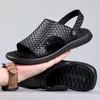Sandálias 2022 Summer homens sapatos de couro moda anti-chinelos praia homem casa slides internos de banho confortável