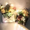 Pakiety z opakowaniem na pudełka kwiatowe Bukiet Bukiet pudełko ręka trzyma składany kwiecisty papierowy cukierki romantyczny wystrój uchwytu