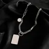 Chaînes Style européen Titanium Acier Lettre d'amour Collier carré Femme Ins Hip Hop Niche Design Sense en ligne Celebrity Automne Pendentif