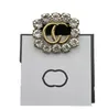 Modedesign berömda guldmärke Luxurys Desinger Brosch Women Copper Rhinestone Pearl Letter Letter Brooches Suit Pin smycken CLO264S