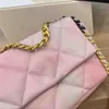 CC Bag Einkaufstaschen Mermaid Pink Gradient 19 Series Jumbo Flap Bag Klassische gesteppte Karo-Tragetaschen aus Lammleder Gold- und Silberbeschläge Kette Cros