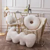 Oreiller en peluche douce blanche, décoration de maison, Kawaii, en forme de lettre d'amour, oreillers décoratifs pour canapé, chaise, siège, accessoires décoratifs, Gif