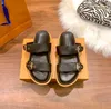 lv louis vuitton Вы Designer Buckle Latch Trapers Couples Fashion Classic Slipper Designer Pu Leather Beach Lois de loi