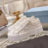 브랜드 스포츠 슈즈 여성의 작은 향수 스타일 스팽글 플랫폼 케이크 패션 캐주얼 신발 디자이너 삼각형 표준 레이스 업 캔버스 롤러 신발