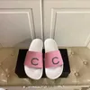 Yaz düz dip banyo terlik tasarımcısı pvc çift terlik kadınlar çift harfli terlik unisex lüks lüks sandal moda yeni stil ev orijinal kutu