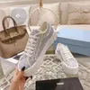 Designerskie kapcie jesienne zimowe kapcie nowa moda koronkowa u Girls Girls Casual Buty marka grube podeszwy butów na wybiegu metalowy trójkąt klamra pięta wysokość 5 cm