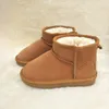 Vente chaude femmes Enfants Bottes De Neige Cassical Raquettes Mini U5854 Garder Au Chaud Dernière Mode En Peau De Mouton Peau De Vache En Cuir Véritable En Peluche Botte 22-42