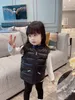 男の子のための高品質の幼児の子供チッズウエストコートソリッドラウンドカラーソフトウォームダウンベストガールノースリーブの子供冬の服