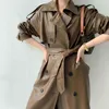 Femmes Down Parkas Corée Runway Designer 2022 Automne / Automne en cuir Maxi Long Trench Coat Avec Ceinture Chic Femme Coupe-Vent Classique T220905