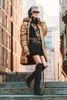 Trenchs de femmes 2022 Gold Paillettes à capuche Tube droit Pardessus Mode Coton Veste pour hommes et femmes Runway Party Manteau