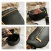 Bolsas de cintura Vintage Fanny Pack Mulher de luxo Bolsa de cintura Banana Alça de ombro larga Bolsa de peito transversal Couro macio Designer sac banane femme 220905