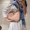 Sac à bandoulière en cuir PU lisse de couleur unie s pour les femmes Designer de luxe Hasp Sac à main Femme Voyage Aisselle