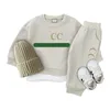 I stockdesigner barnkläder sätter klassiska bokstäver Baby Boys Girls Sweater Suit Tops Pants Two-Piece